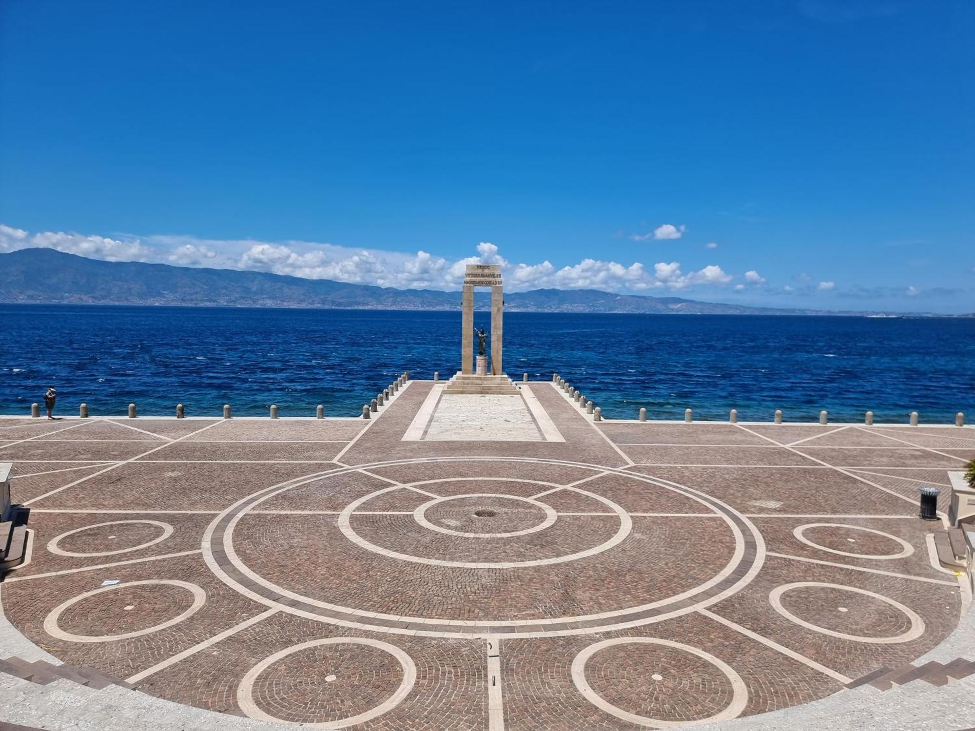 Loft Magna Grecia Reggio Calabria Centro Storico A 3 Minuti A Piedi Dal Mare Reggio di Calabria Exterior foto